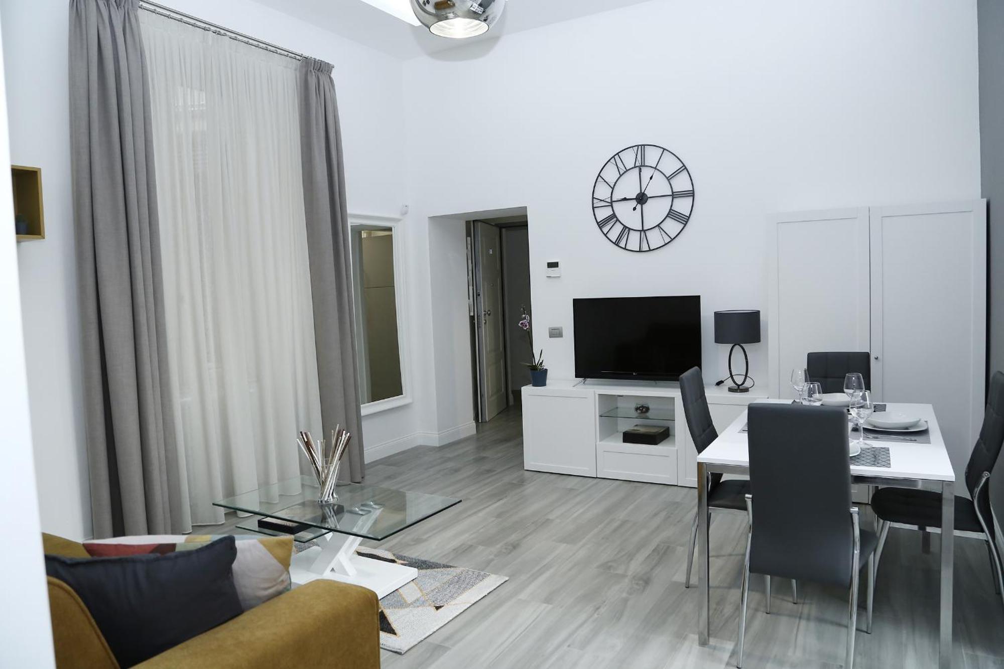 Duomo Platinum Apartment *